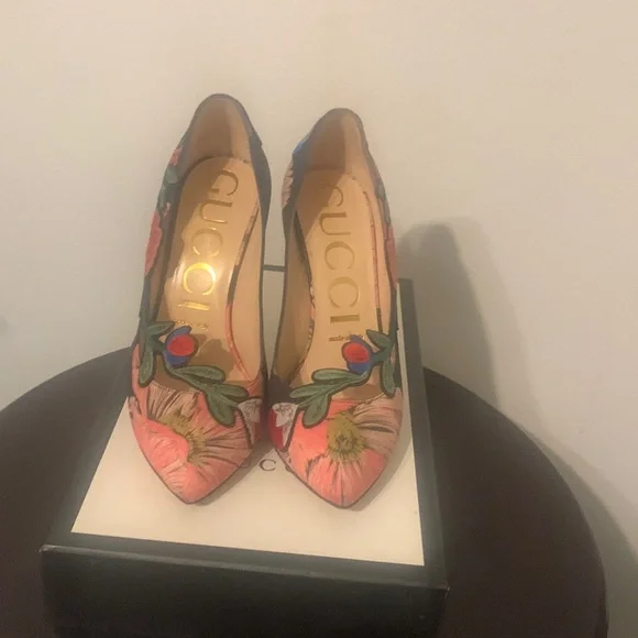 Stunning pre-loved floral Gucci heels! - Picture 1 of 5